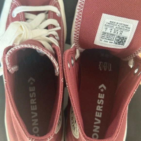 Converse Chuck Taylor All Star Lugged High Top Sneaker Burgundy Women’s 7 Shoe - Picture 5 of 8